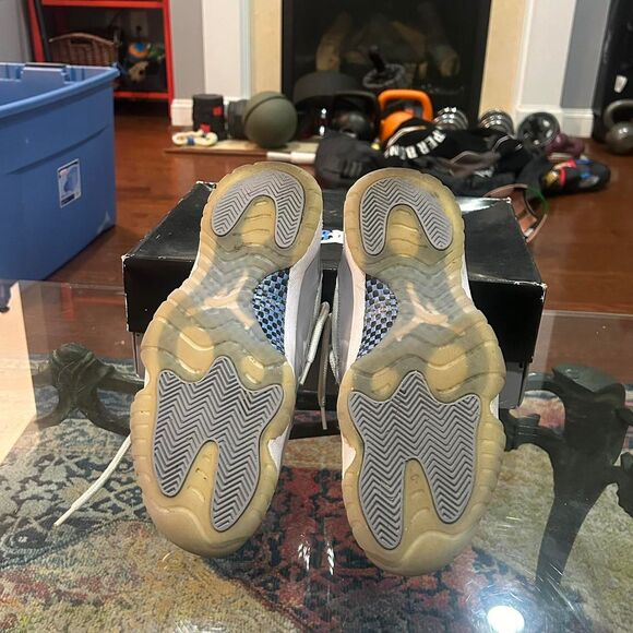 Jordan Men's Grey and Cream Trainers - Picture 5 of 8